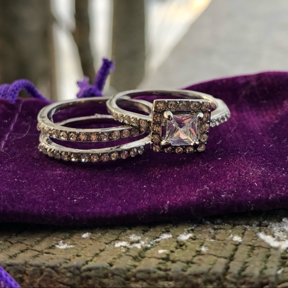 HALO CUSHION WEDDING SET SIZE 9 - Picture 4 of 9